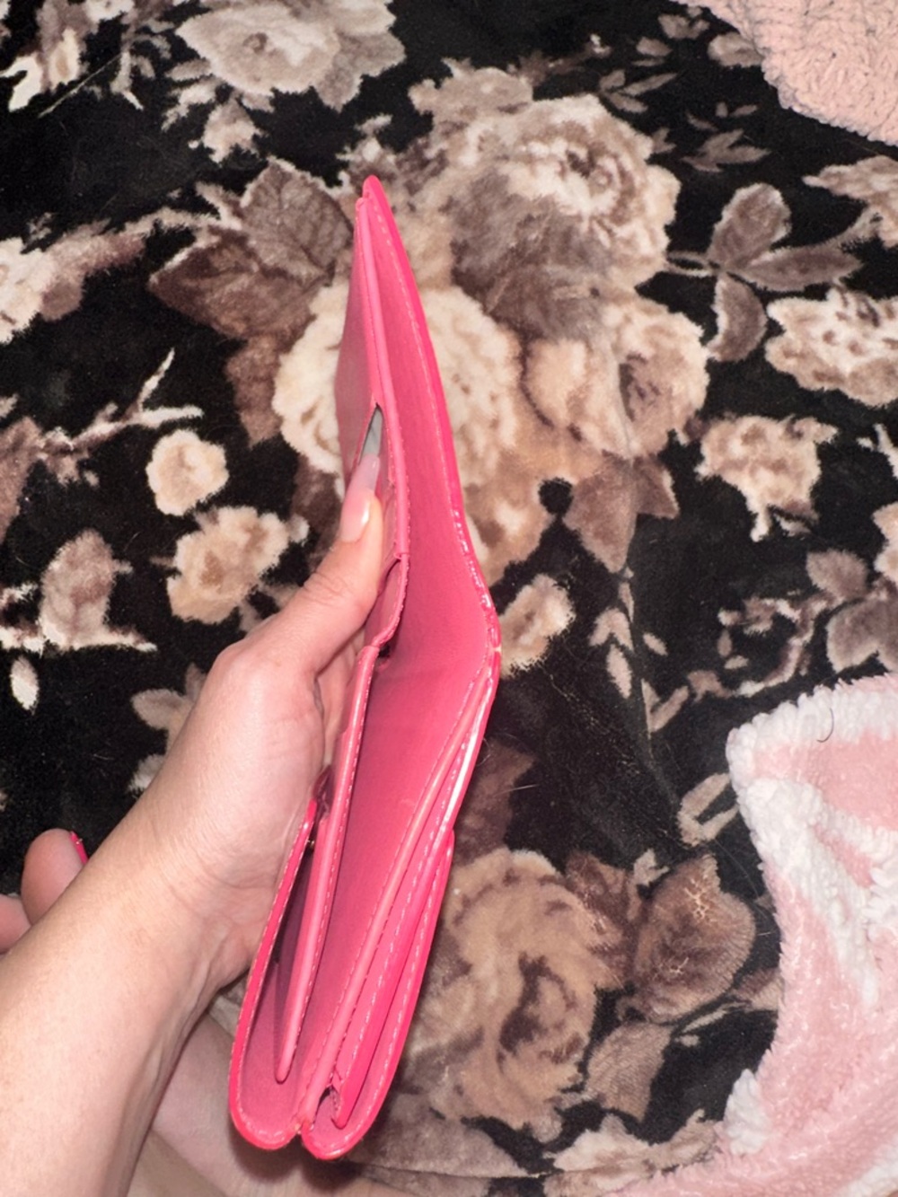 Louis Vuitton Glossy hot Pink Vernis Small Wallet - Picture 7 of 12